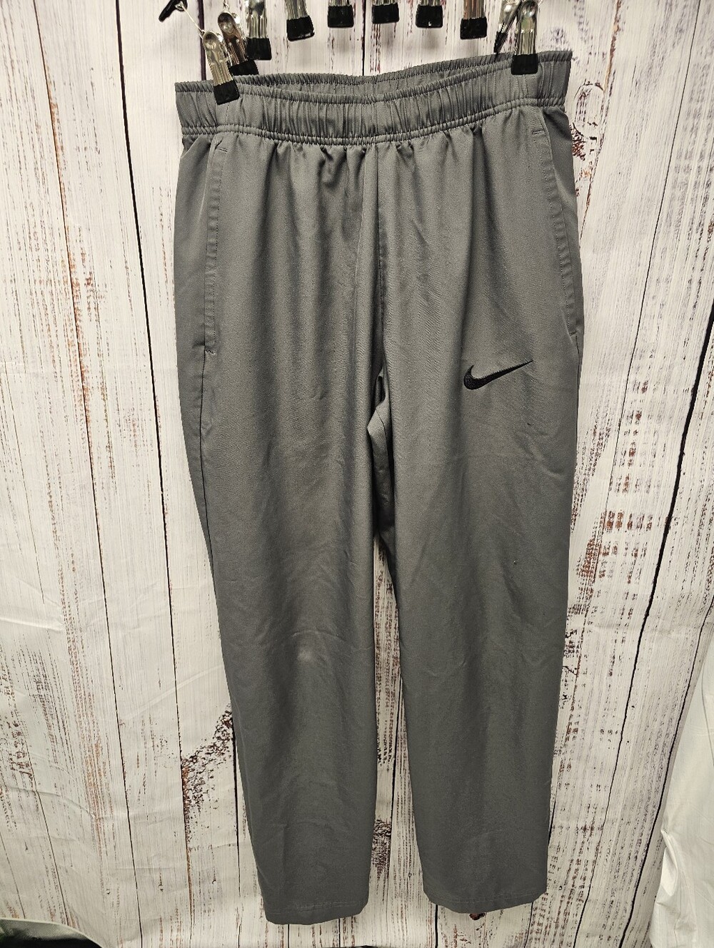 Nike Dri-FIT Men's Size Medium Gray Athletic Fleece Joggers Training Pants